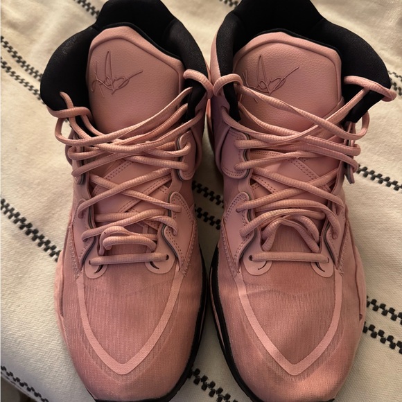 CUSTOM Kyrie 7 Basketball Shoe - Picture 3 of 6